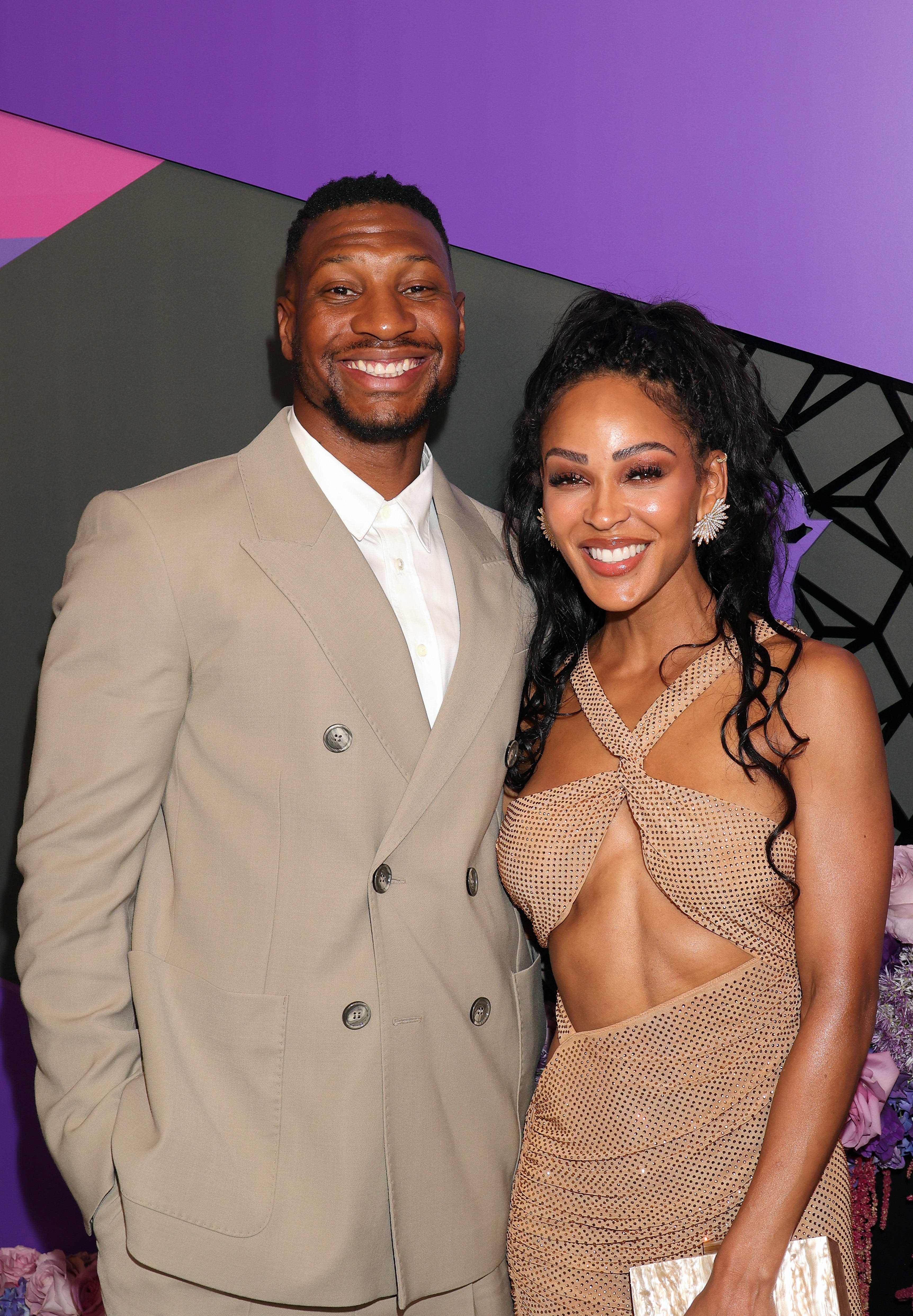 Jonathan Majors cries while accepting Perseverance Award months after assault conviction