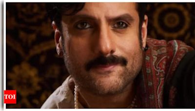 Fardeen Khan gives a sneak peek of his transformation for Heeramandi; 'Mallikajaan' Manisha Koirala reacts | Hindi Movie News - Times of India