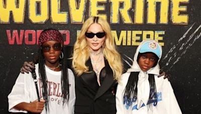 Madonna : cette rare apparition sur tapis rouge avec ses jumelles Estere et Stella