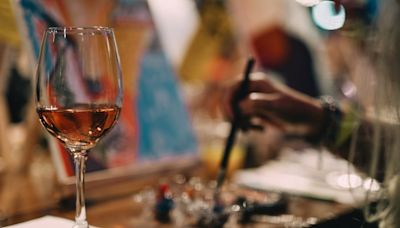 Vinho e arte: workshops unem pintura e degustação no Rio