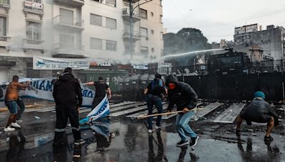 Los recortes de Javier Milei vuelven a incendiar las calles: el Senado da luz verde a la polémica ley de Bases