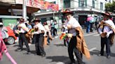 Los niños en La Paz bailan morenada para reivindicar esta danza boliviana