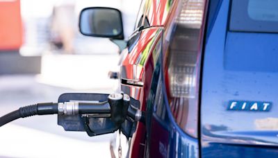 El precio de la gasolina suma quince subidas consecutivas y alcanza 1,69 euros el litro
