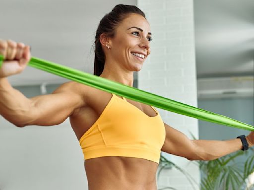 You only need 30 minutes and 1 resistance band to build muscle all over and strengthen your core