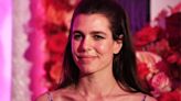 Fiebre del sábado noche en el Baile de la Rosa: Carlota Casiraghi y los Grimaldi marcan el ritmo de una fiesta disco majestuosa