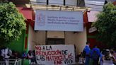 Normalistas protestan por recorte de matrícula - Cambio de Michoacán