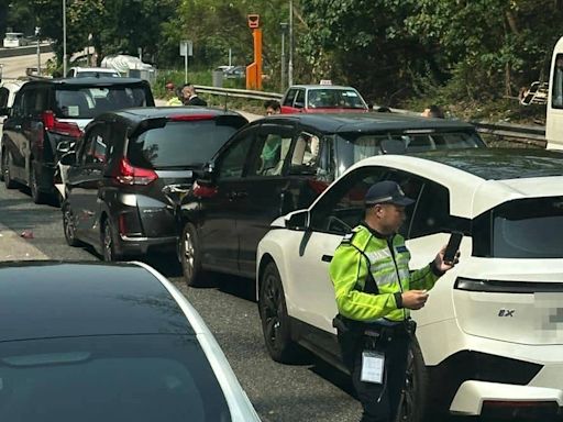 沙田獅子山隧道公路8車「串燒」相撞1輕傷 出九龍擠塞