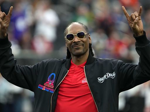 Snoop Dogg to Sponsor a College Football Bowl Game