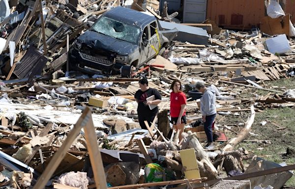 Tornado leaves five dead in Iowa