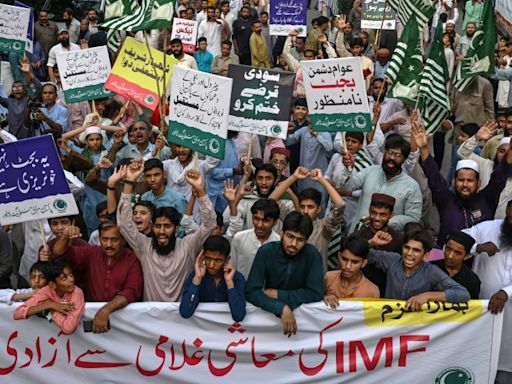 Pakistan pledges $7 billion IMF aid deal will be its last