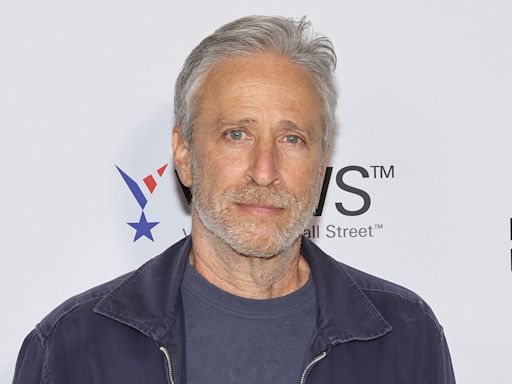 Jon Stewart Pops Up on ‘Jimmy Kimmel Live!’ During Night Off From ‘Daily Show’