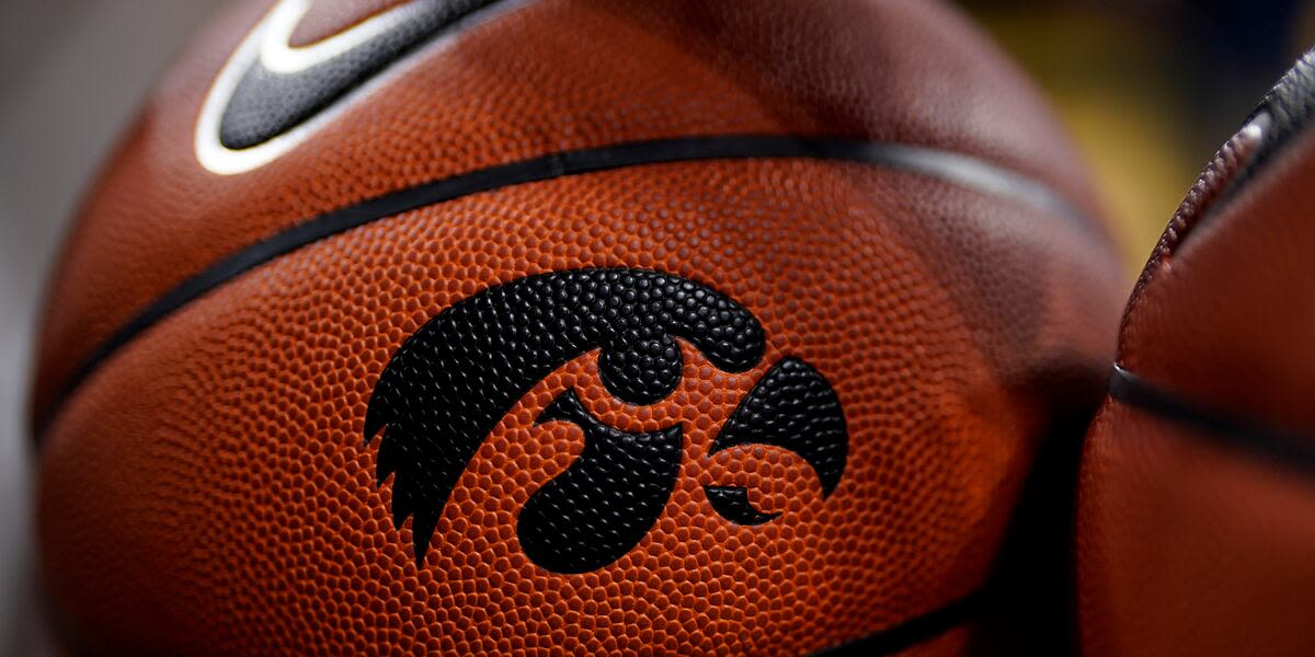 Iowa Hawkeyes women’s basketball team adds two assistant coaches