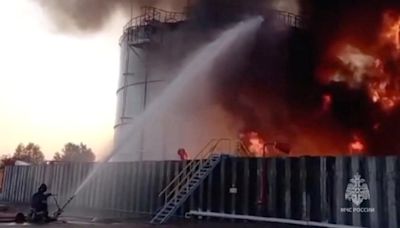 Ucrania se adjudica ataque con drones que causa incendio en depósitos petroleros rusos