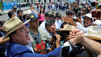 Arévalo fustiga a élite "político criminal" y evoca código laboral de 1947 en Guatemala