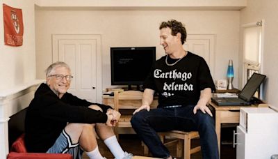 A Photo Worth $296 Billion: Mark Zuckerberg, Bill Gates Clicked Together As Facebook Boss Turns 40 - News18