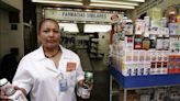 La exitosa historia del Dr Simi, el modelo de farmacias baratas que México extiende por América Latina