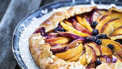 « Vous allez l’adorer » : Christophe Michalak partage la recette de sa tarte estivale et elle est très « gourmande »