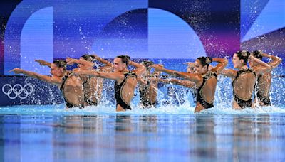 Are there any men competing in artistic swimming at the 2024 Paris Olympics?