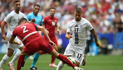 Serbia le apaga la sonrisa a Eslovenia con gol al final del partido