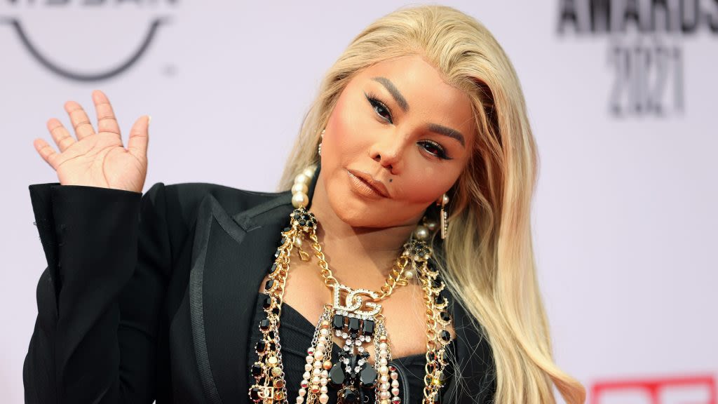 Lil Kim Announces Comeback Tour This Summer With “Somebody Special”