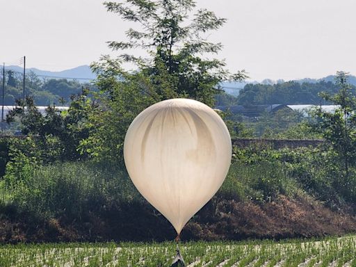 朝鮮「便便氣球」闖韓國 韓軍：無生化武器成份