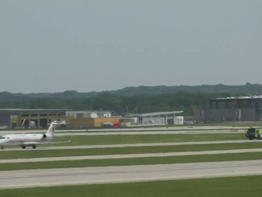 American Airlines flight from Chicago lands at Gerald R. Ford Airport after wing flap issues