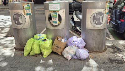 Mal olor y depósitos desbordados en el Poblenou por un nuevo fallo en la recogida neumática de basura de Barcelona