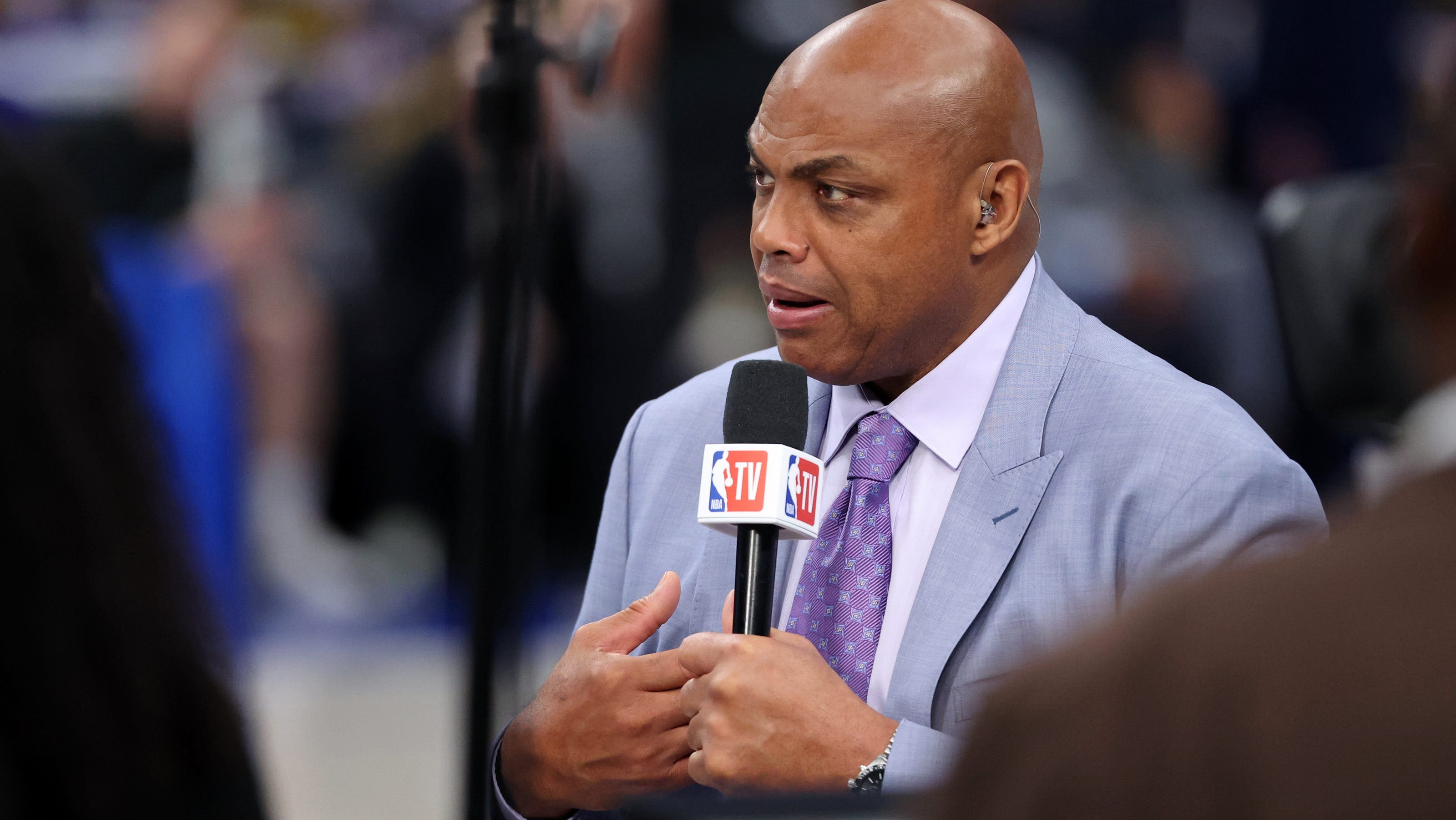 Charles Barkley keeps $1 million promise to New Orleans school after 2 students' feat