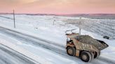 Minera de los Luksic probará sistema de transporte eléctrico para camiones - La Tercera