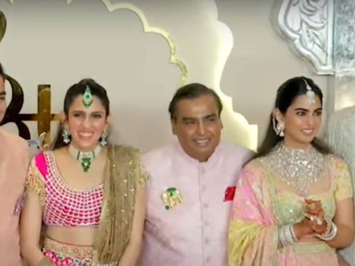 Akash Ambani Cracks Up, Mukesh Ambani and Isha Ambani Smile as Paps Scream at Anant Ambani's Wedding | Watch - News18