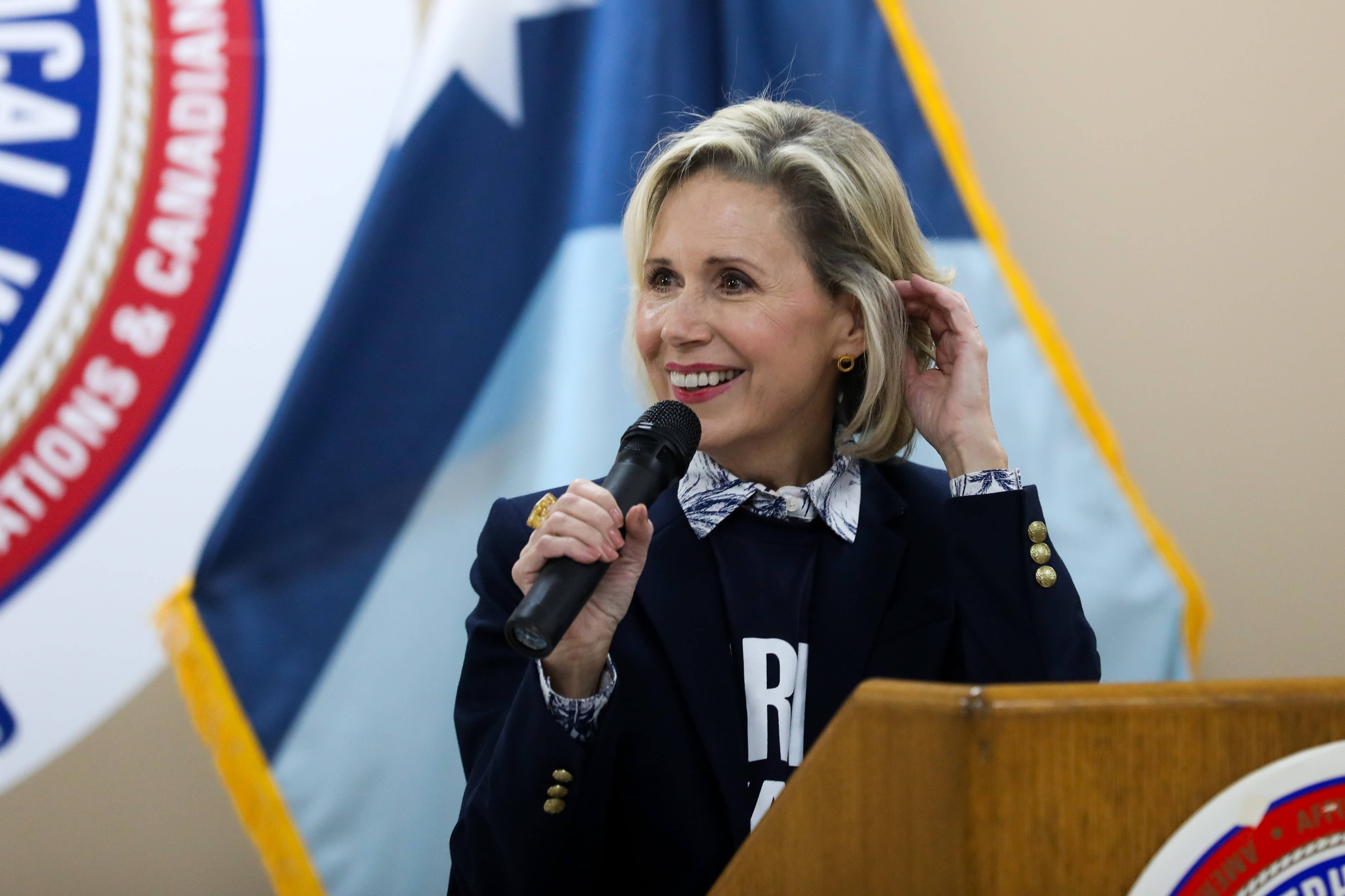 Gwen Walz makes appearance in Rochester before presidential debate