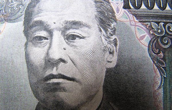 Japanese Yen remains tepid, while US Dollar stays intact ahead of Consumer Sentiment