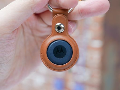 Motorola's new $29 AirTag alternative has a 'hidden button' feature that photographers will love