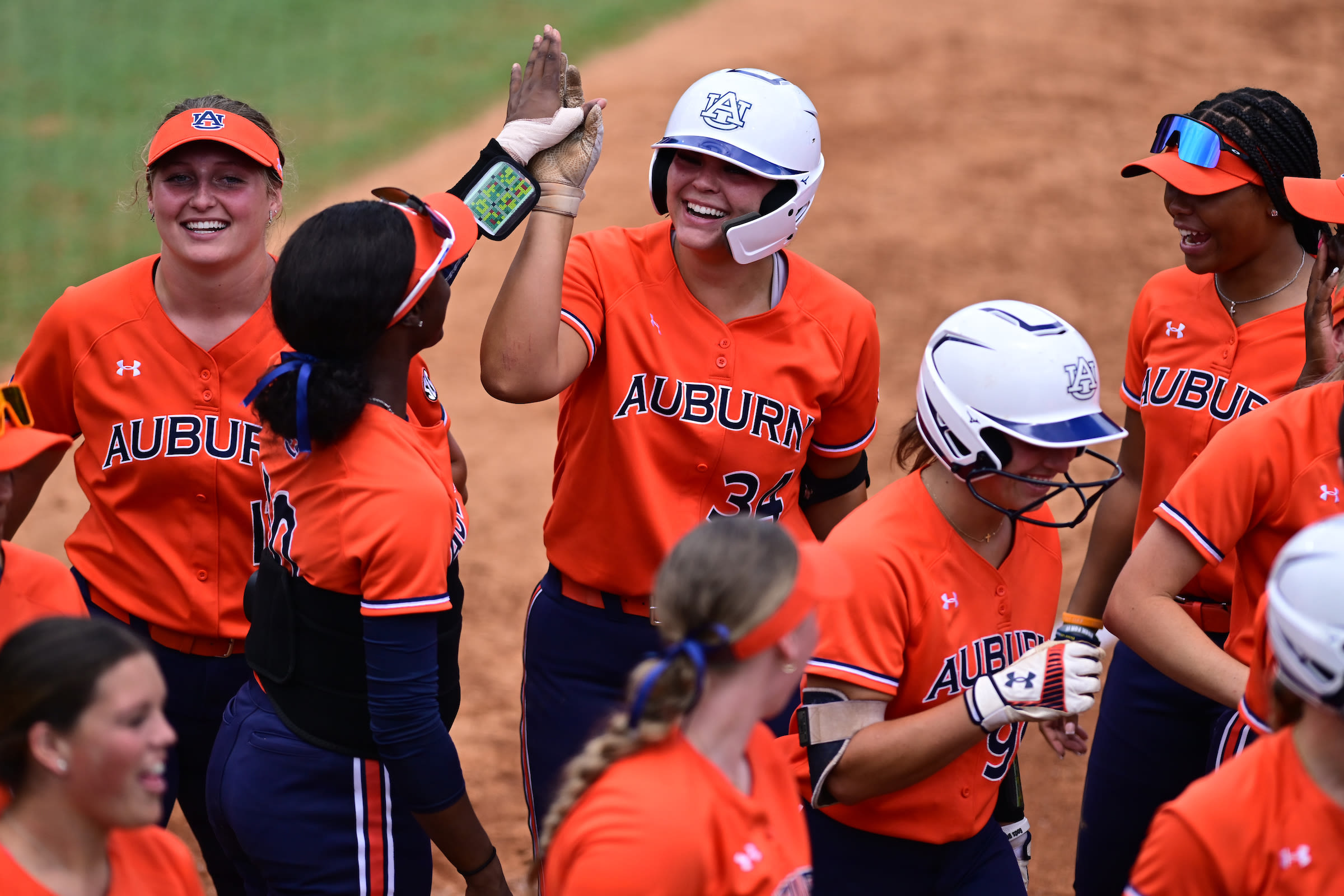 Auburn softball shuts out No. 17 Alabama to claim series