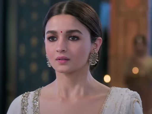 Kalank Song Ghar More Pardesiya Featured By The Academy, Fans Say Alia Bhatt Is 'Biggest Indian Superstar'