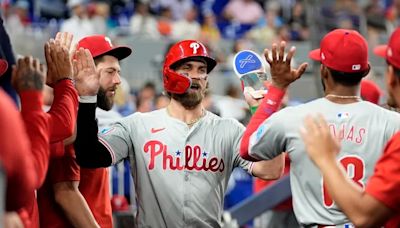 Phillies maul Marlins with 22-hit barrage, but J.T. Realmuto leaves with bruised left knee