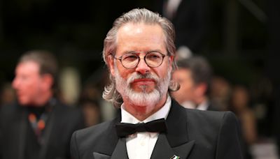 Vanity Fair France Apologizes After Guy Pearce’s Palestinian Flag Pin Edited Out of Cannes Portrait: We ‘Mistakenly Published a...