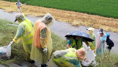 雨炸台中！中捷中稅睦鄰 志工不畏風雨清道、淨灘