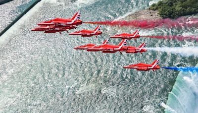 Incredible pictures show Red Arrows flying past Niagara Falls