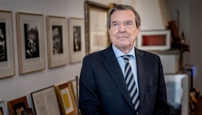 Gerhard Schröder: Putin-Kumpel verwirrt mit seltsamem Blackout-Auftritt