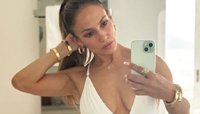 Jennifer Lopez STILL has framed photo with Ben Affleck in Hamptons