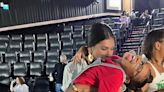 Pocah chora com apresentação da filha na escola: 'Carrossel de emoções' | Celebridades | O Dia