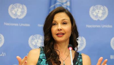 Ashley Judd says late mom Naomi Judd's mental illness 'stole from our family'