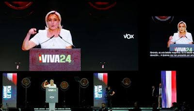 Meloni, Le Pen Flirt With Combining EU Far-right Forces