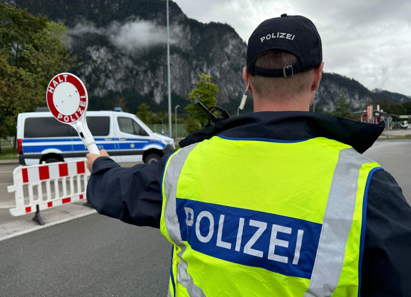 German police union head doubts border controls' feasibility ahead of Monday launch