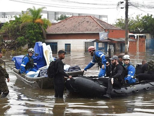 Death toll hits 180 in record floods in Brazil; 32 people still missing [details]