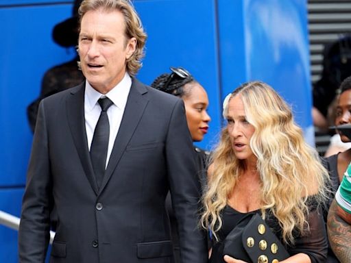 Sarah Jessica Parker’s Carrie & John Corbett’s Aidan Reunite in ‘And Just Like That’ Season 3 Set Photos