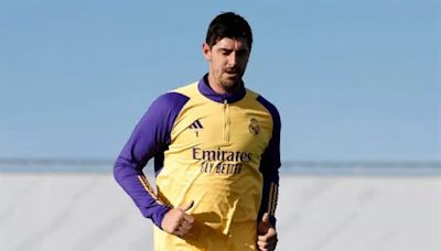 Thibaut Courtois pictured back in Real Madrid training ahead of El Clasico