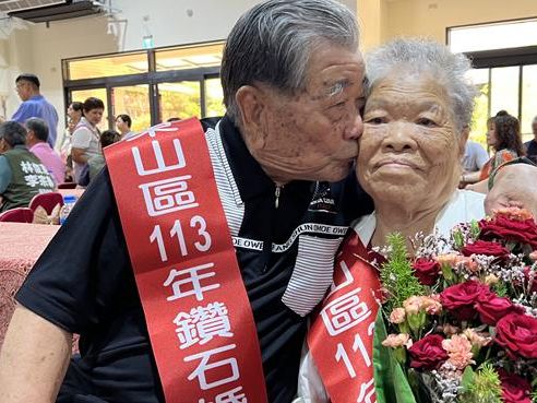 好閃！結婚長達63年 夫妻許願「下輩子還要再一起」 - 寶島