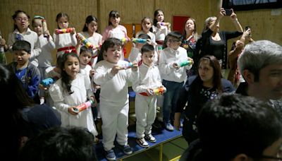 Escuela Manuel Bulnes rinde homenaje a Los Jaivas